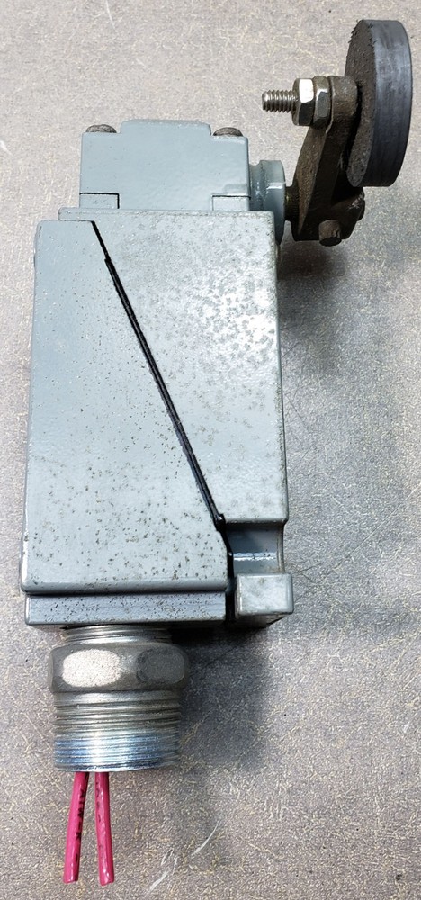 Allen Bradley 802T-HP Spring Return Lever Compact Limit Switch. Ser H