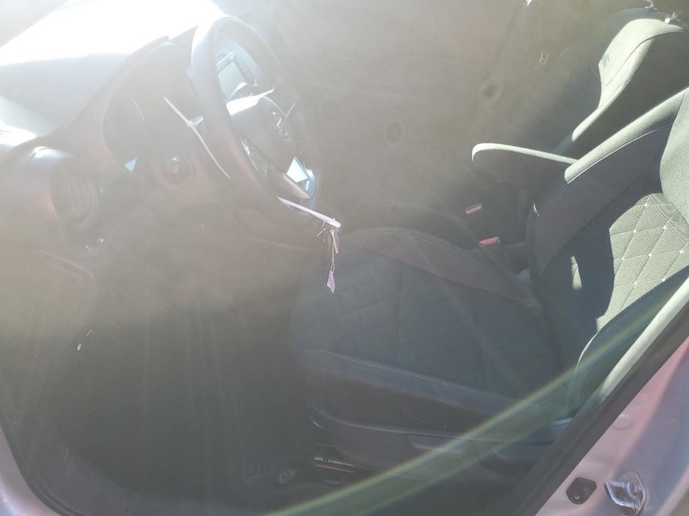 KICKS 2019 Glove Box 4909406
