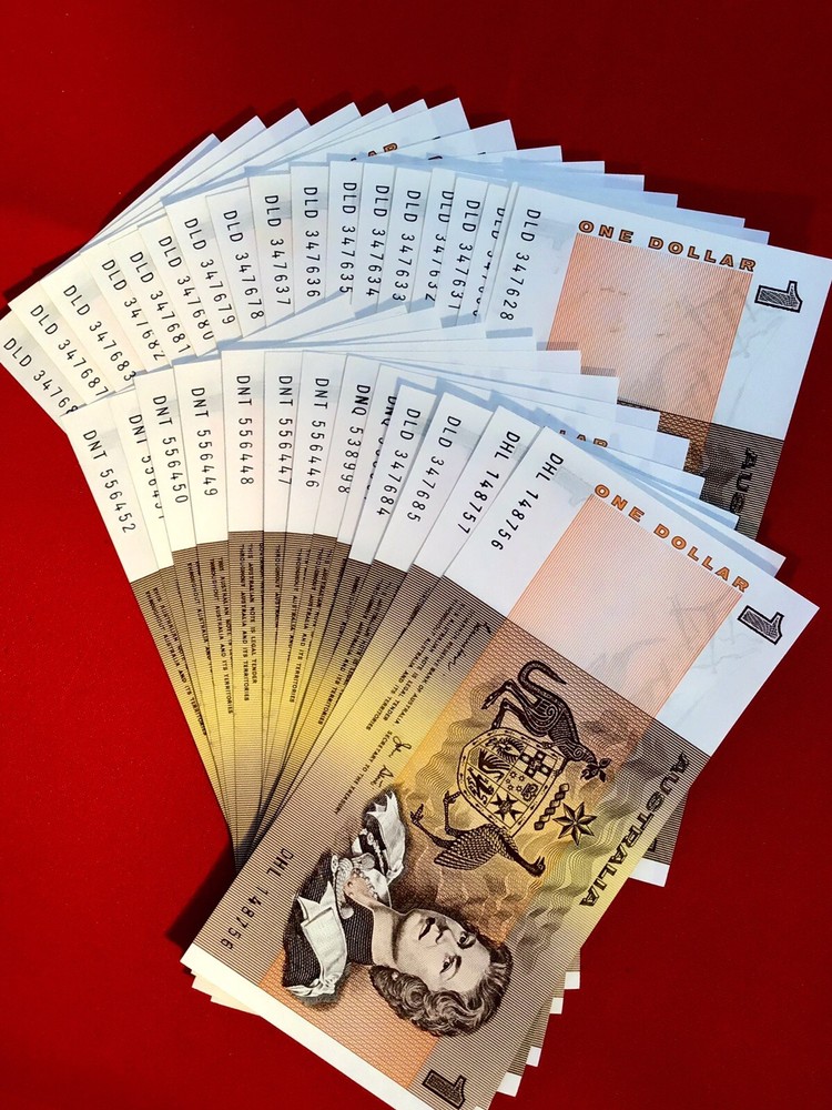 Australian Decimal Paper $1 Note a UnCirculated Condition. In Serial Sequence.
