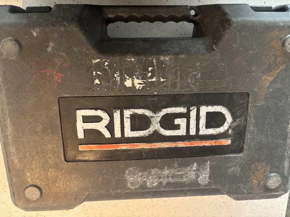 RIDGID 100-B Compact Press Tool Kit Copper 1/2 in Clamp with Battery