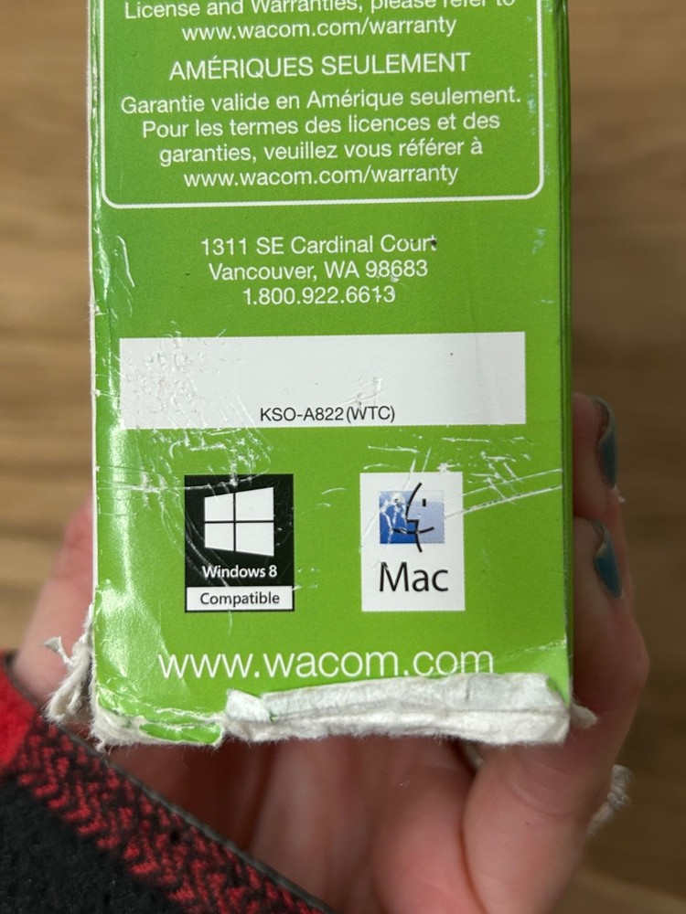 OPEN BOX Wacom CTH-480 Creative Intuos Pen & Touch Small Tablet Multi Touch