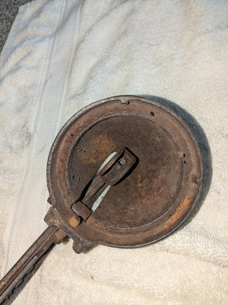 ANTIQUE Vintage 2BH / 2BA CAST IRON PUMP HANDLE and "Cap"