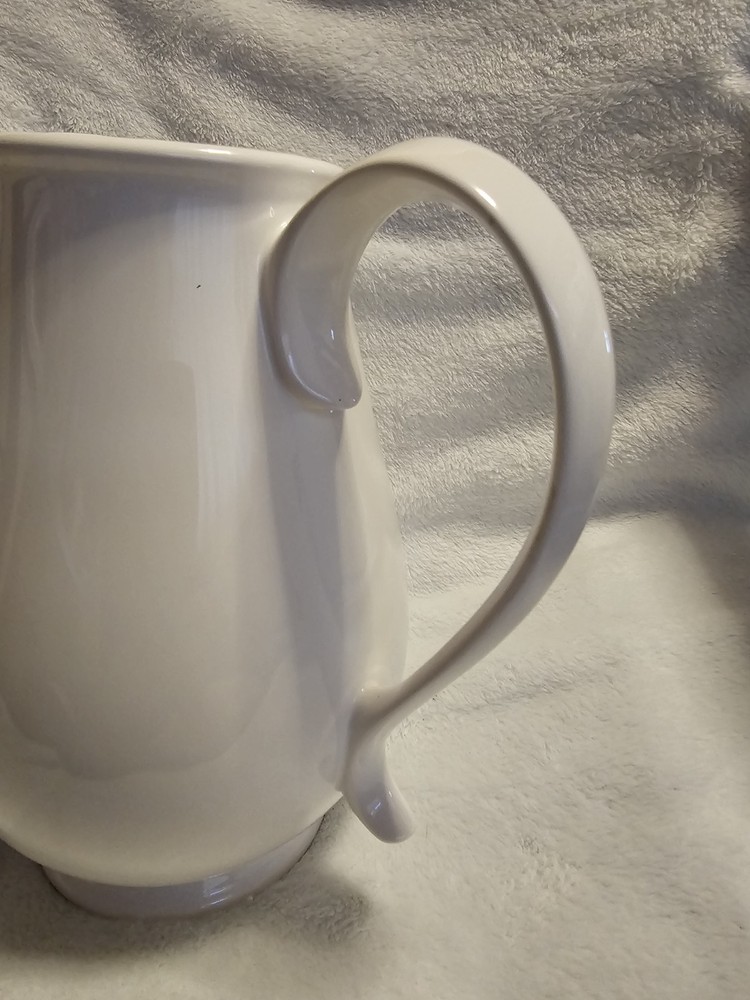 Lovely Large White Ceramic Pitcher By Palm Restaurant 🌴.