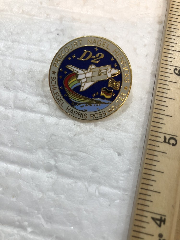 Vintage NASA Discovery Space shuttle Pin