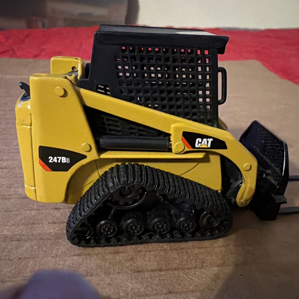 Norscot 55102 • Caterpillar • CAT 247 Multi Terrain Loader Work Tools 1:32 Scale