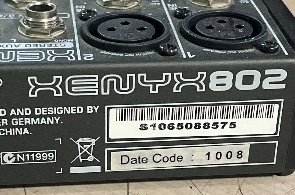 BEHRINGER XENYX 802 PREMIUM 8-INPUT 2-BUS MIXER