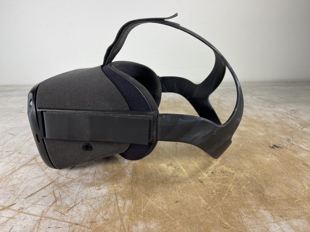 OCULUS QUEST 1 128GB VIRTUAL REALITY HEADSET - (NO CONTROLLERS)
