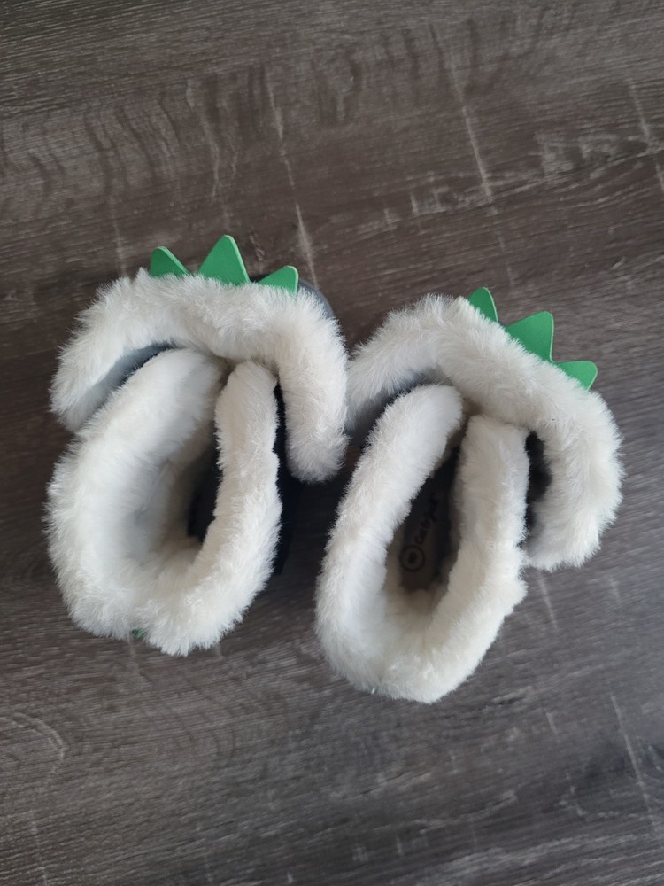 Pre-Owned CAT & JACK 8 Non Marking Dinosaur Winter Boot Boy