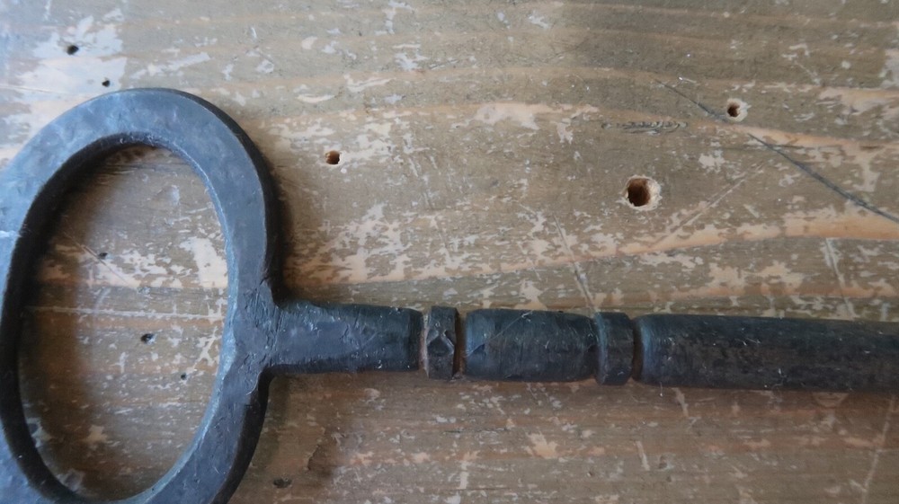 Antique Iron Skeleton Key 6 5/8"