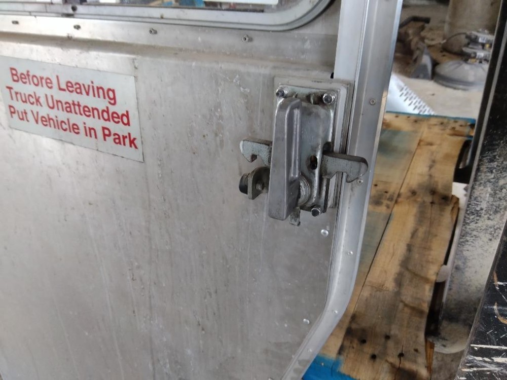 For 2019 FREIGHTLINER MT55 DOOR ASSEMBLY Left , MN