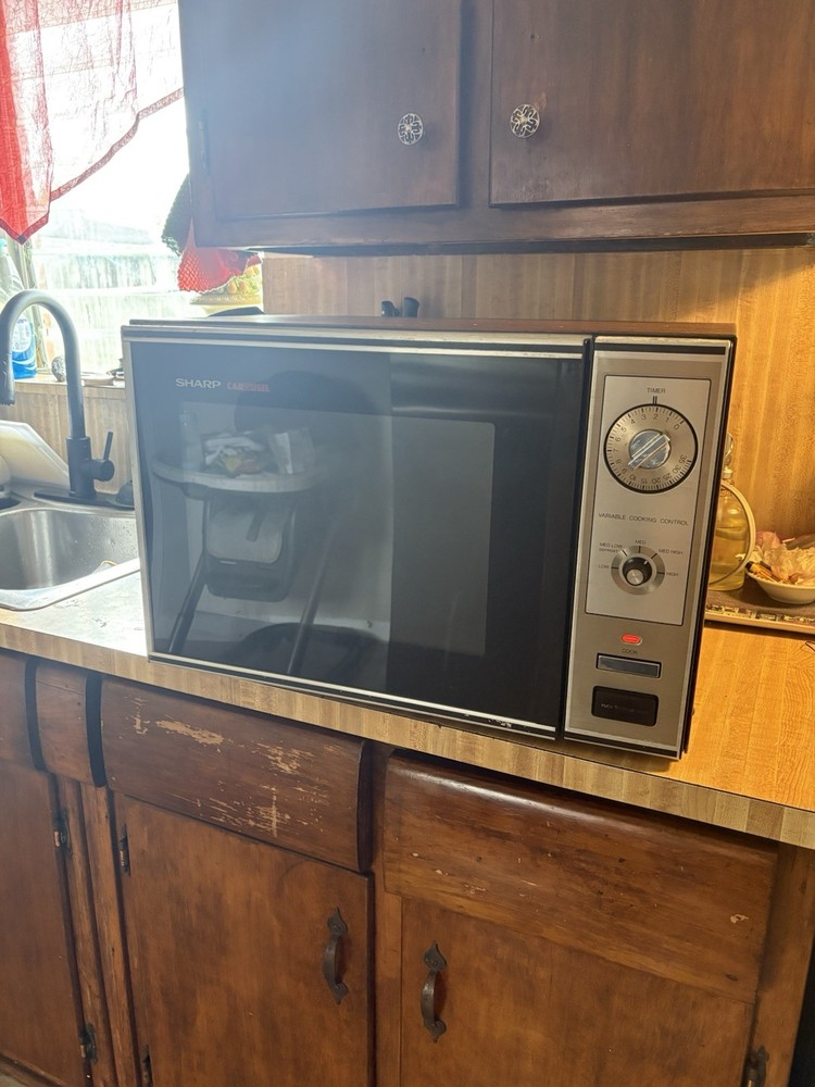 Sharp R-4624 Carousel Microwave Oven Countertop Woodgrain Timer Variable Control