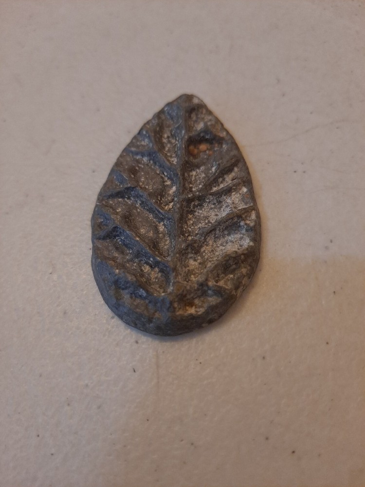Small metal leaf mold