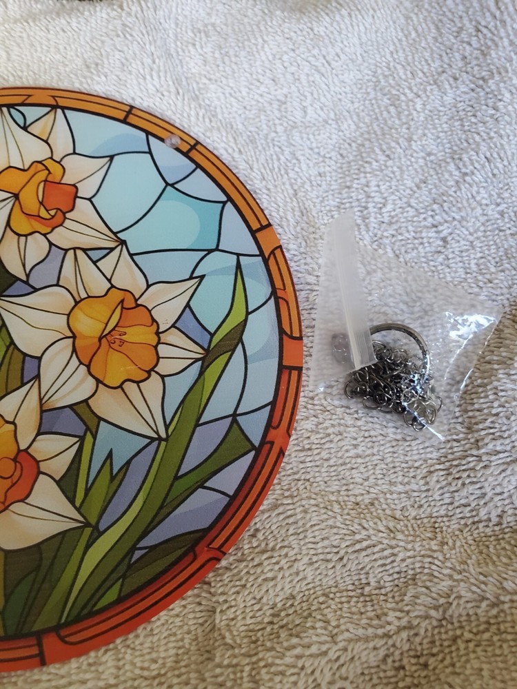 ACRYLIC~Daffodils ~ SUN CATCHER~ ~5.9 INCH ~ CHAIN Incl.