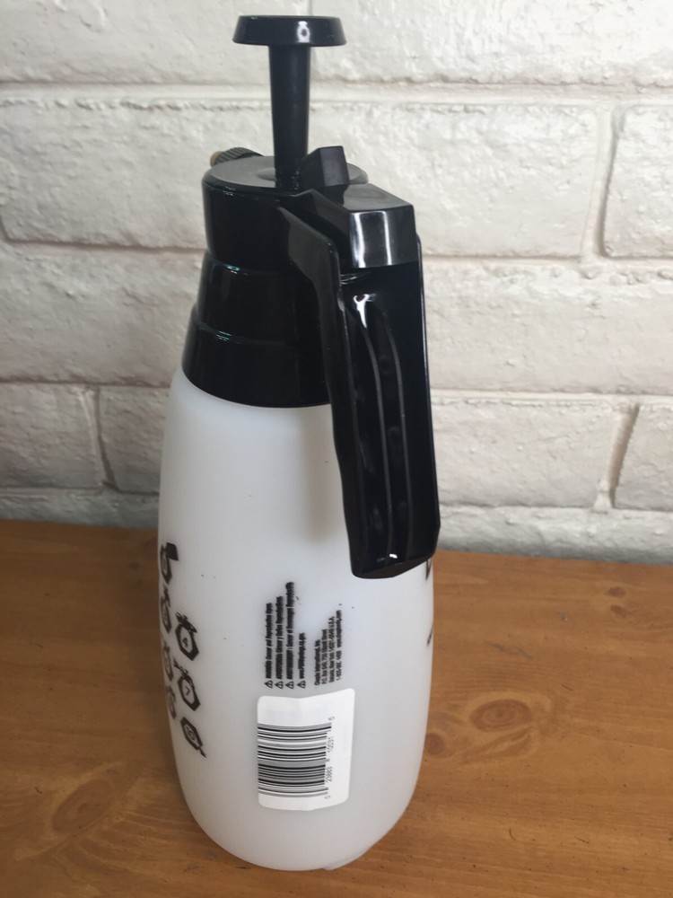 Chapin 2L Pump Sprayer 68oz Multi-Purpose w/ Integrated Adjustable Brass Nozzle