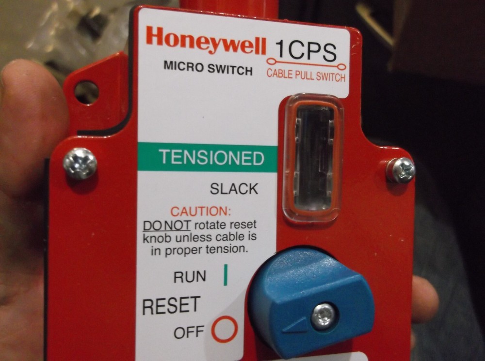 NIB HONEYWELL 1CPSA2B CABLE PULL SAFETY SWITCH MICRO SWITCH 120 VAC (XX2)