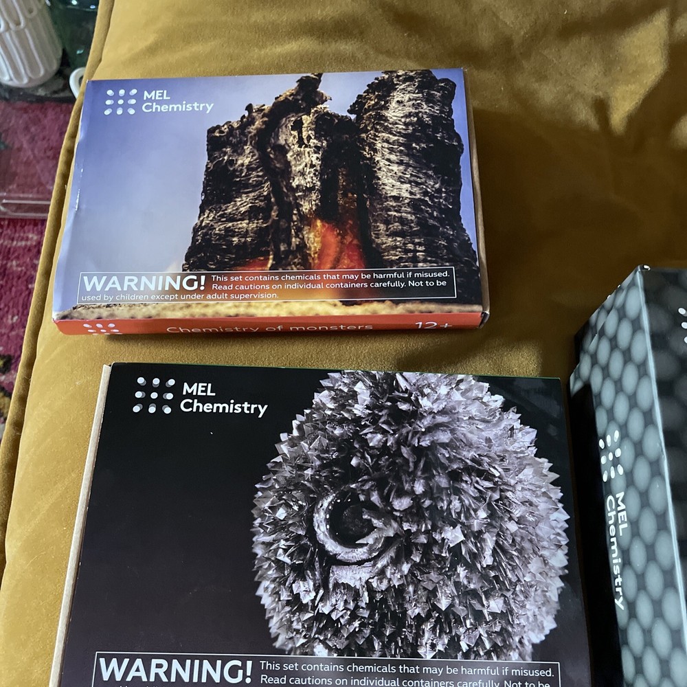 MEL Chemistry Starter Kit Science Experiments Learning Set + TIN + monsters