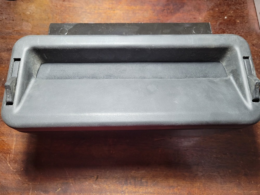 Rubbermaid - Black Smoking Urn Wall Mounted