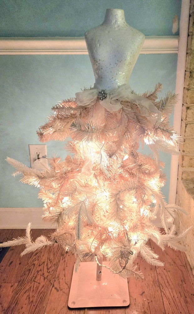 3ft Pre-Lit Mannequin Christmas Tree