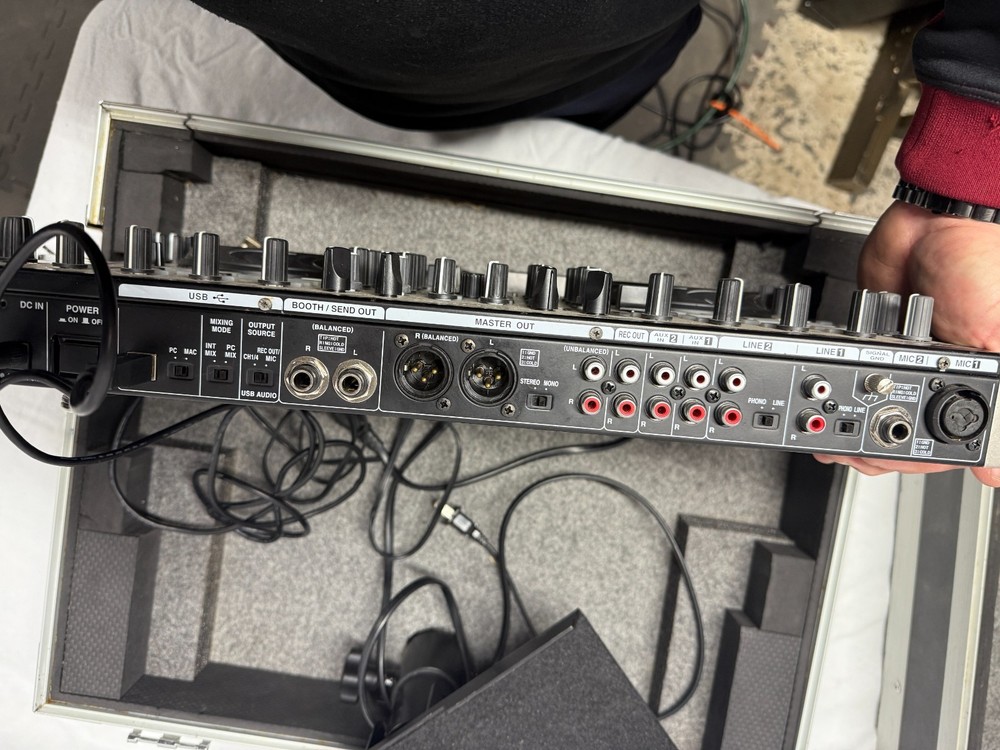 Denon DN-MC6000 Double Deck Controller with flight case.