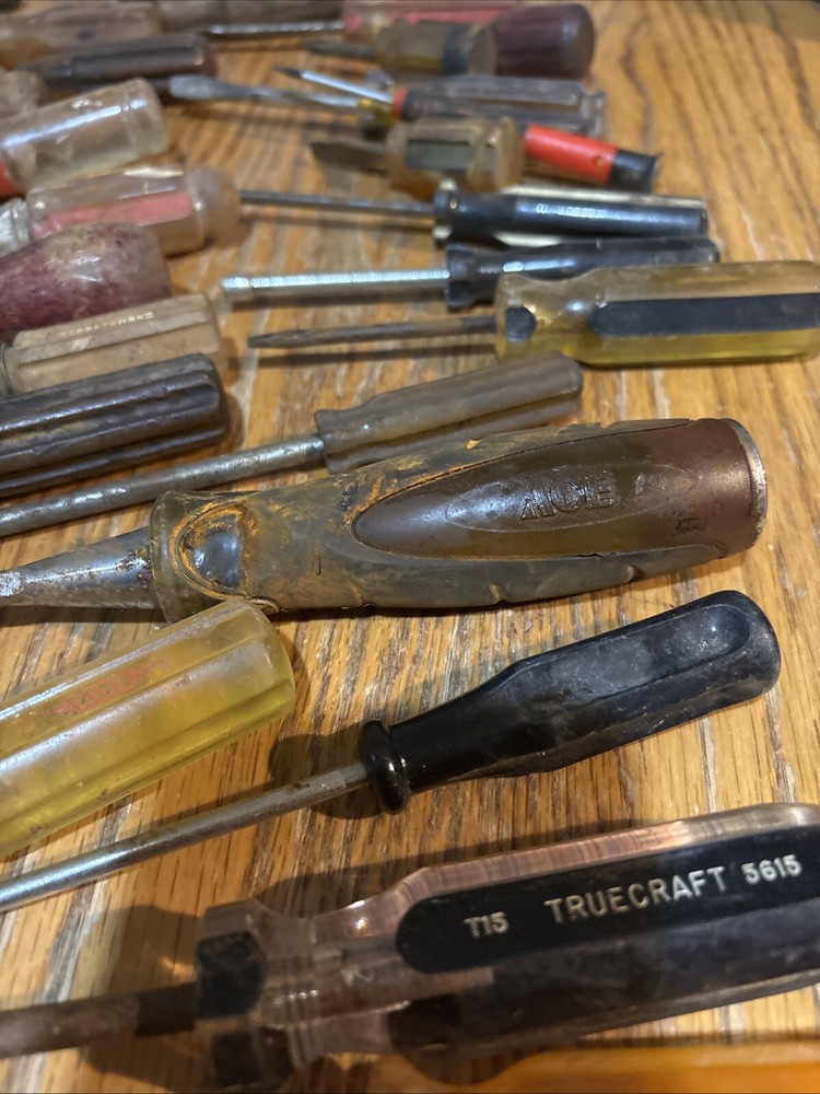 HUGE SCREWDRIVER LOT MIXED 82 PIECES TOTAL