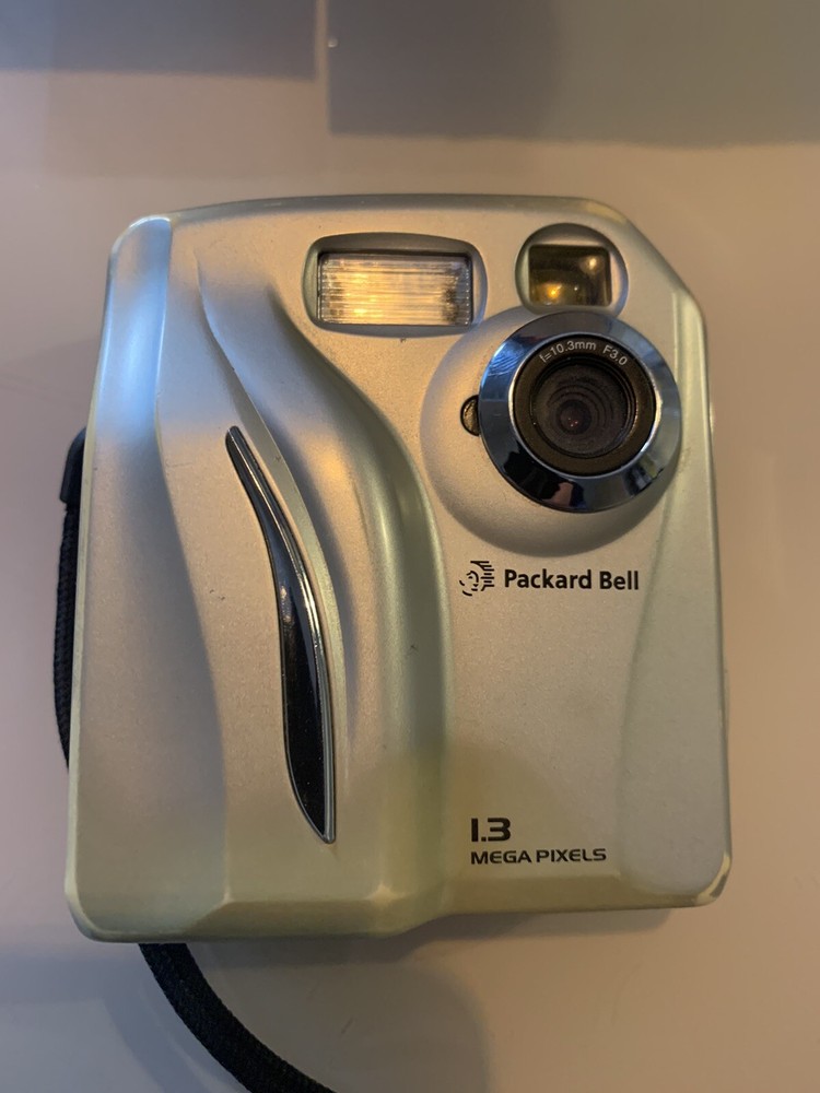 Packard Bell 1.3m Pixel Digital Camera Silver (DSC-3) Inc Accessories And Box