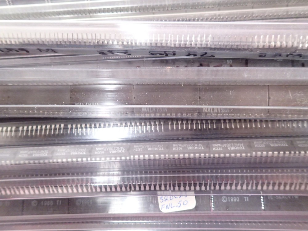 4 LBS ASSORTED INTEGRATED CIRCUITS / IC'S VARIOUS MANUFACTURERS