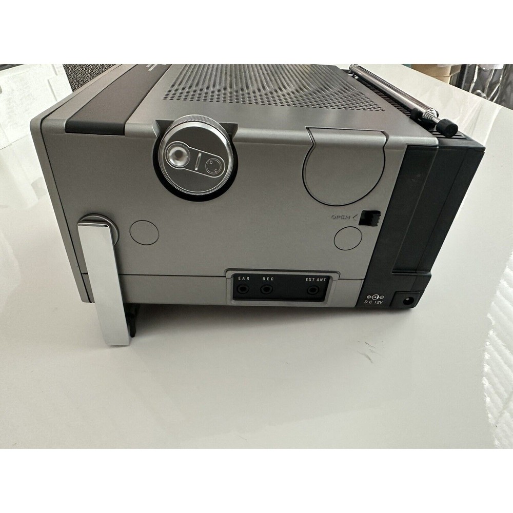 VINTAGE *New* Hitachi K2300 Solid State TV Receiver/Digital Clock