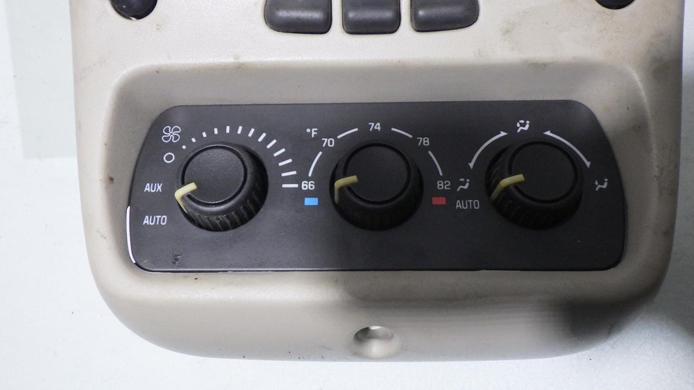 03 GMC YUKON XL 1500 Front Console