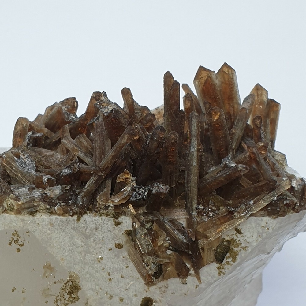 Childrenite on Quartz
