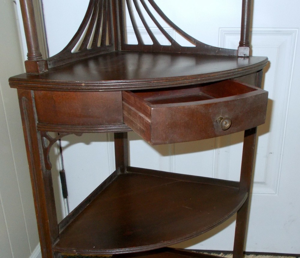 Vtg REGENCY Revival CORNER SHELF ETAGERE Elegant