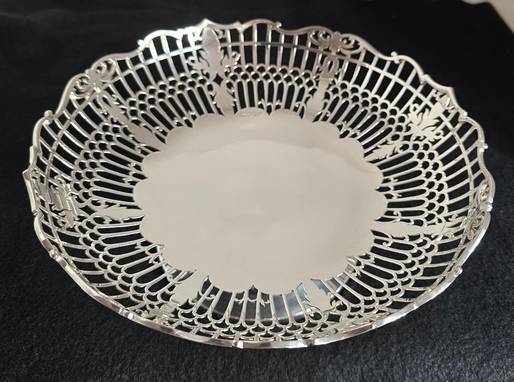 Vintage solid sterling silver Fruit bowl . Sheffield 1962 . By Viner's Ltd