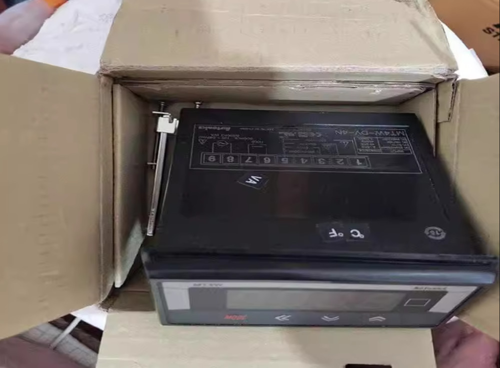 Autonics MT4W-DV-4N Panel Meter New One MT4WDV4N