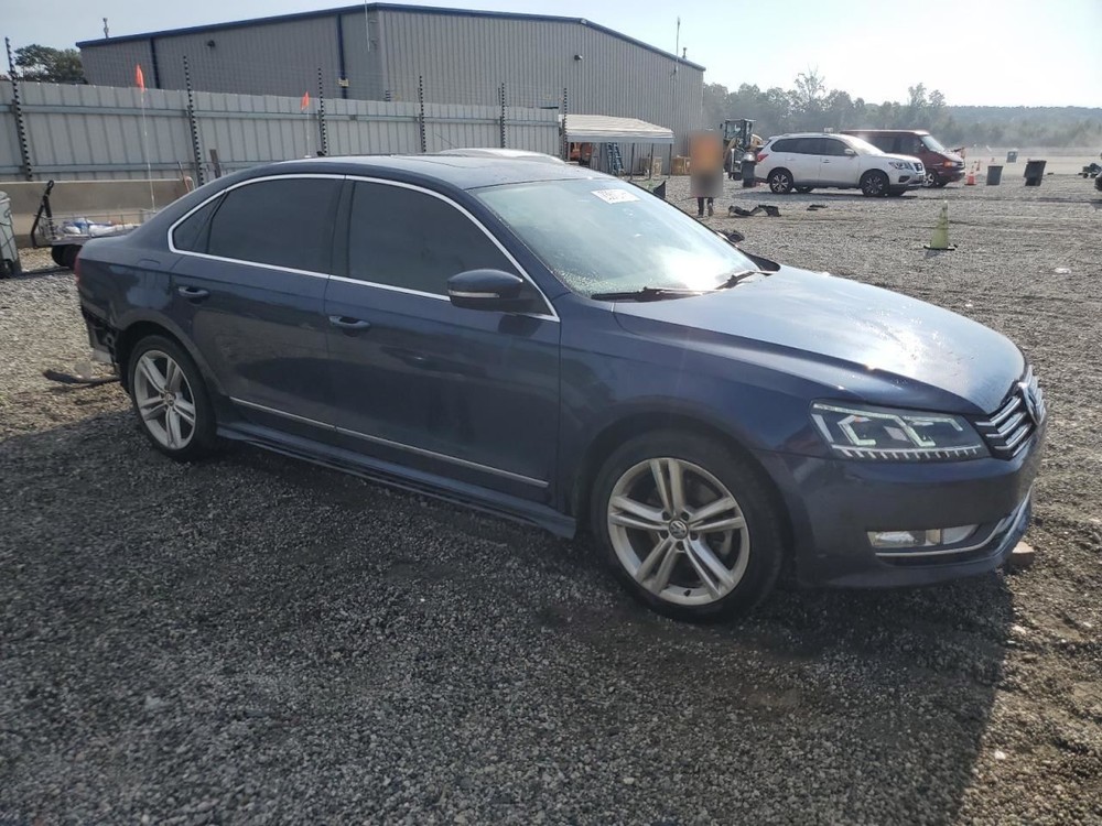 PASSAT 2015 Glove Box 4890396
