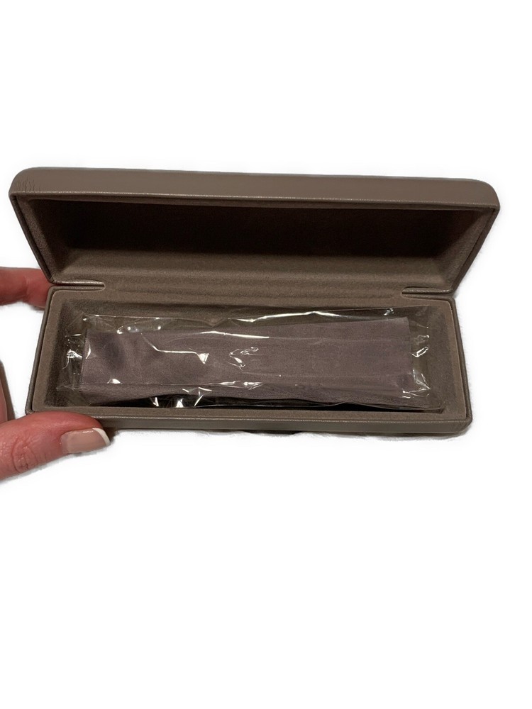 Bcbg Maxazria New Clamshell Solid Beige Eyeglass Case