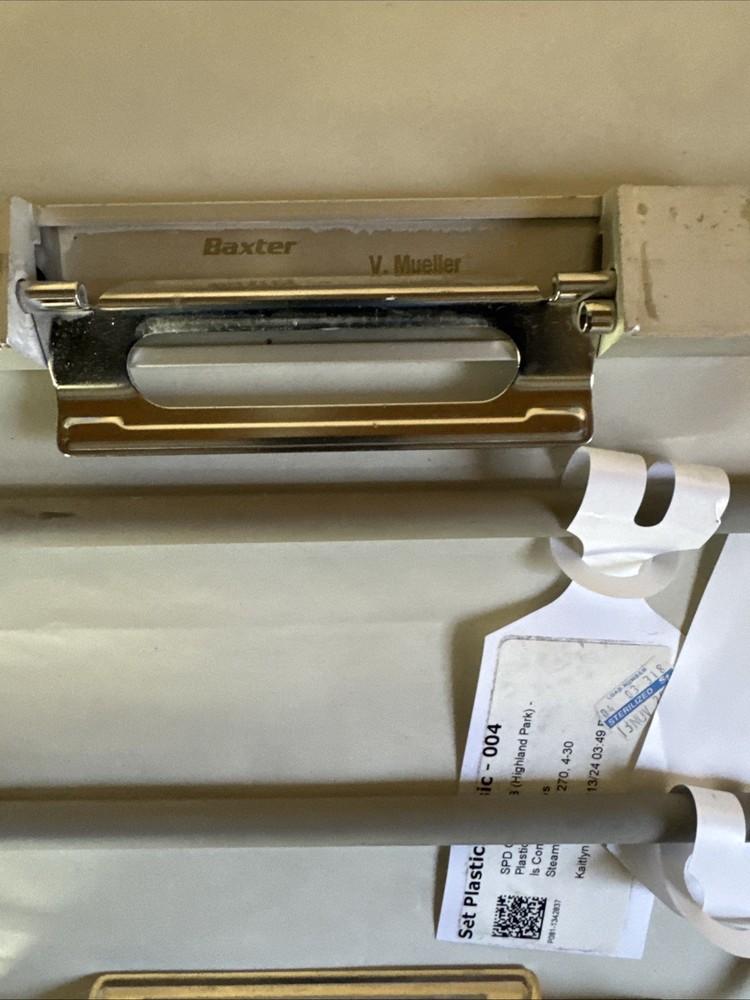Handle. Side Handle. 2. Baxter V. Mueller Genesis Instruments Sterilization Case