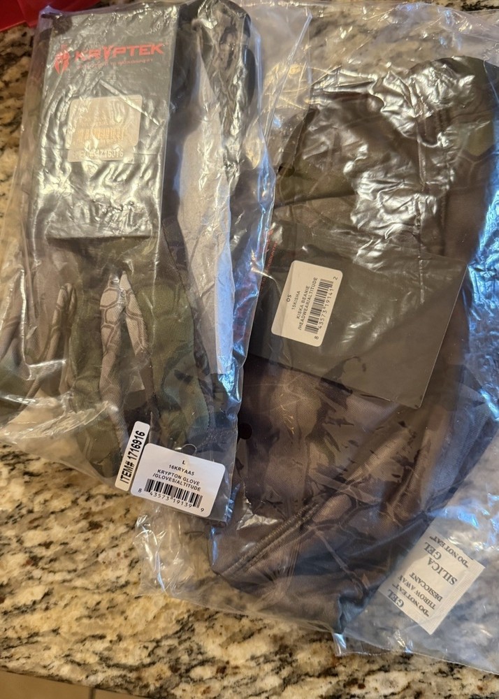 Kryptek Altitude Kiska Beanie / Krypton Glove Combo Size Large NWT
