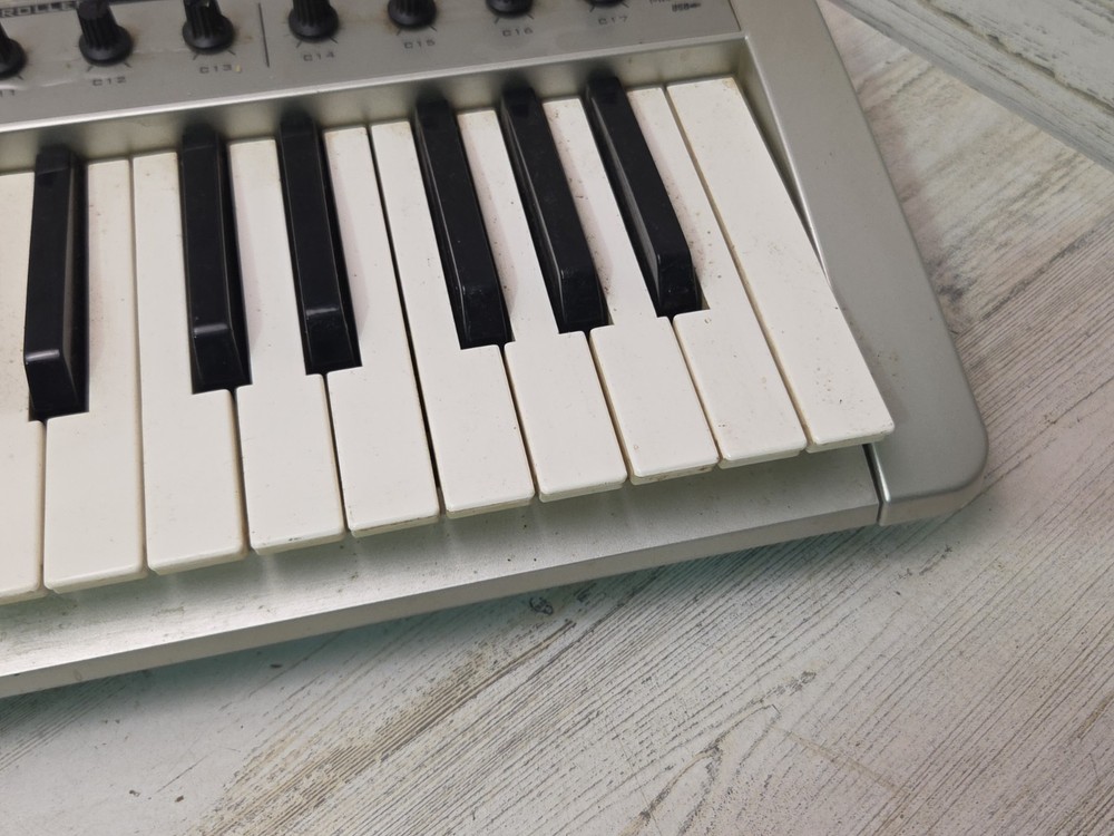 M-AUDIO EVOLUTION MK-449C MIDI Controller -- No Adapter Not Fully Tested