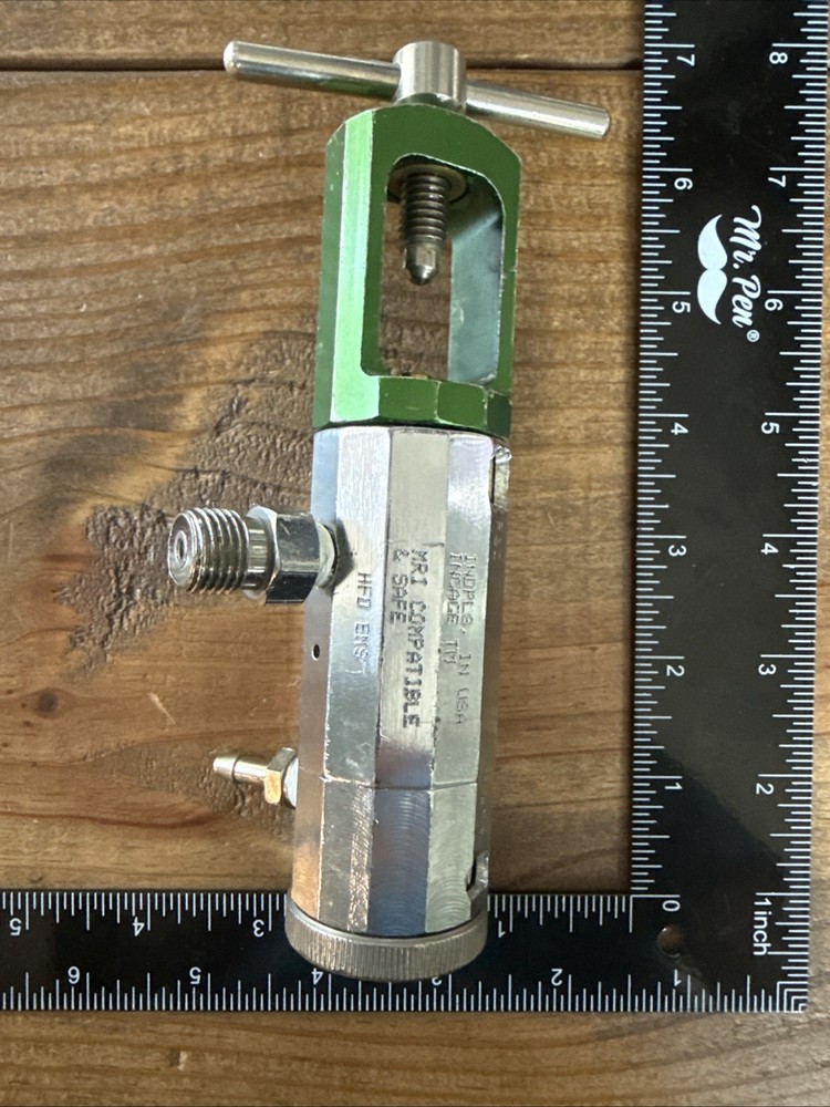 Flotec, Inc. Heavy Duty Oxygen Regulator - Green / Silver - Untested