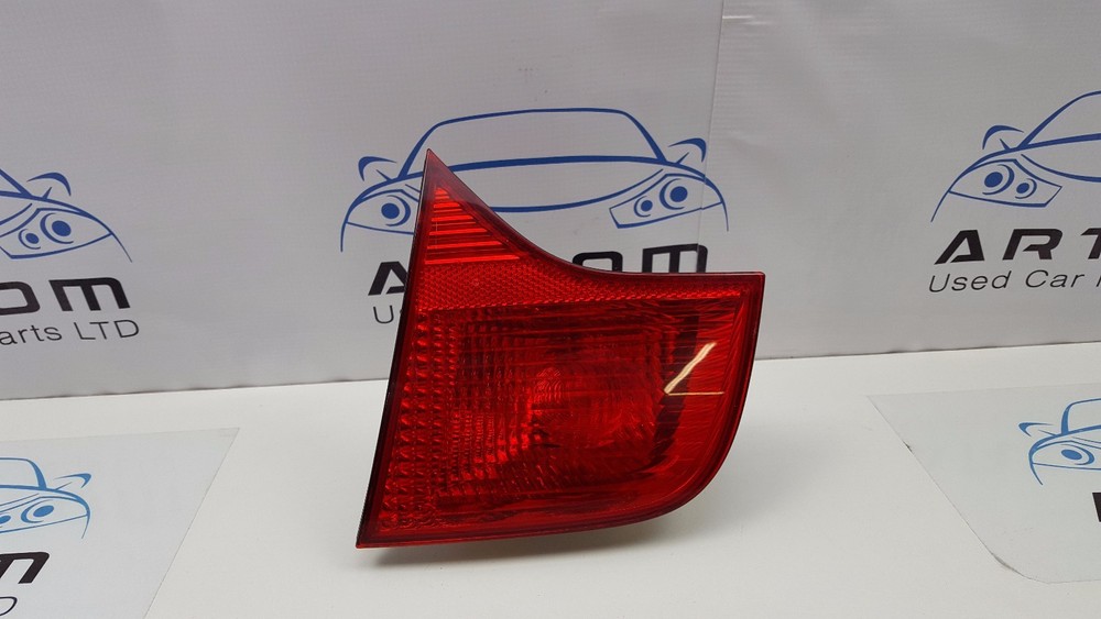AUDI A4 B7 04-08 REAR DRIVER RIGHT SIDE TAILGATE TAIL LIGHT 8E5945094