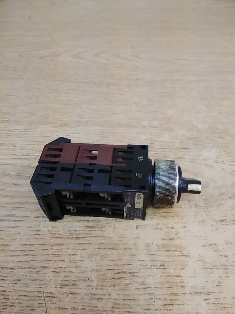 Fuji Electric AH22-P3 3 Position Selector Switch