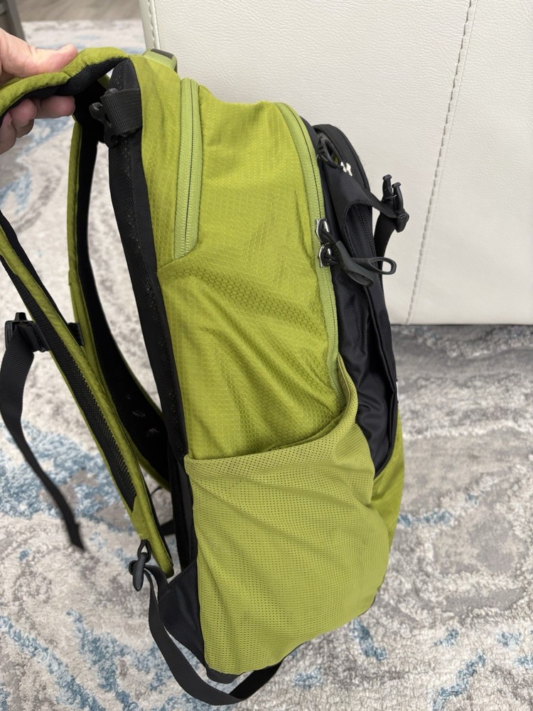 Osprey Ozone Day Pack Backpack Olive Lime Green Hiking Shuttle Padded Strap EUC