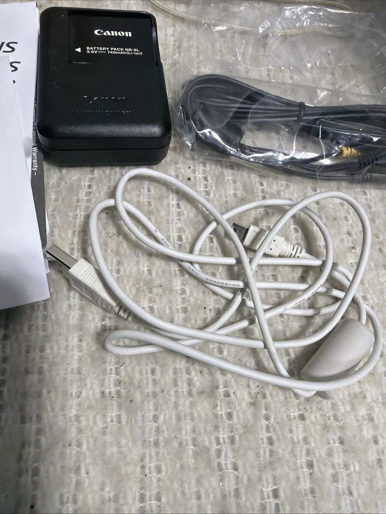 CANON PowerShot A3100 IS Silver Digital Camera Bundle Tested A+ Near Mint