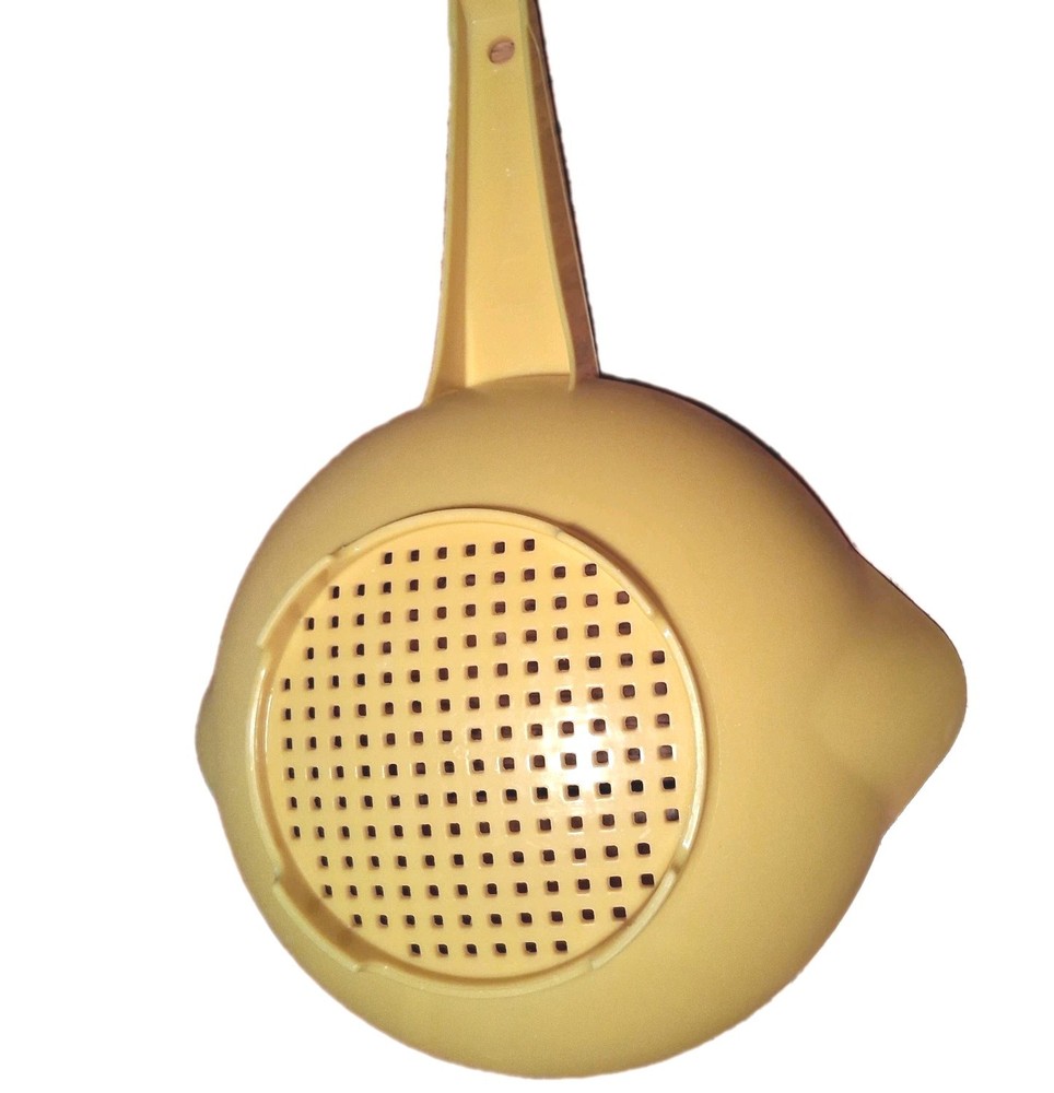 TUPPERWARE Colander Strainer 1 Quart Yellow-Double Spouts #1200-7