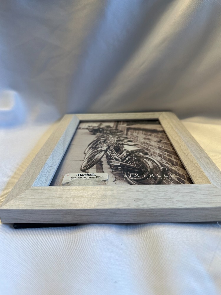 Azzure Home 5 x 7 Picture Frame