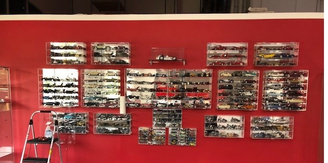 Model Diecast 1:18 Display Case holds 10~ ANGLED SHELVES