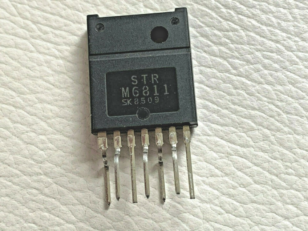 1 Piece - STRM6811 Voltage Regulator