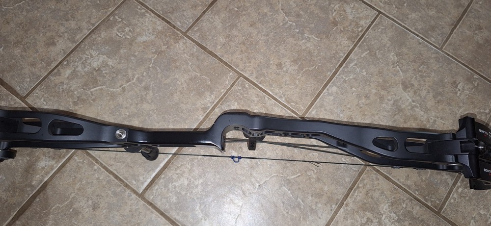 Bowtech Reckoning 35 RH 60# black, Target Bow