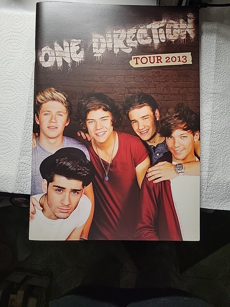 One Direction, Harry Styles- 2013 World Tour Book Program -W/ FOLD OUT