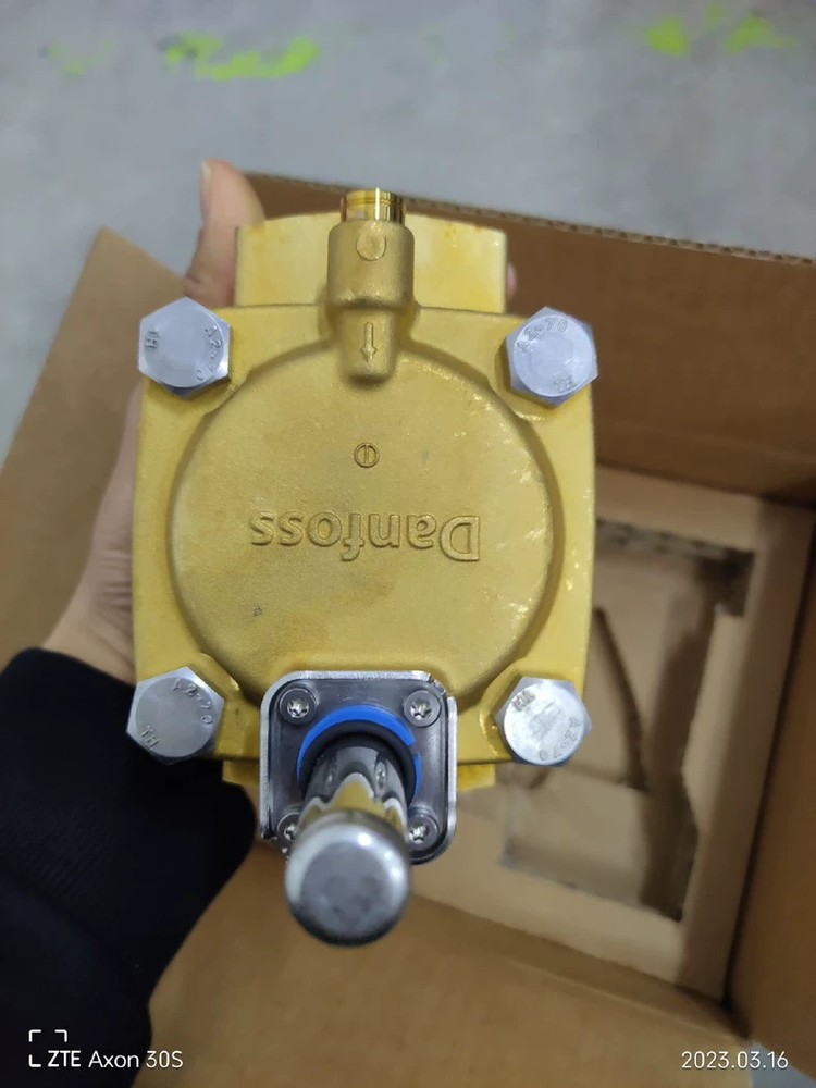 ONE NEW DANFOSS 032U7150 Solenoid Valve