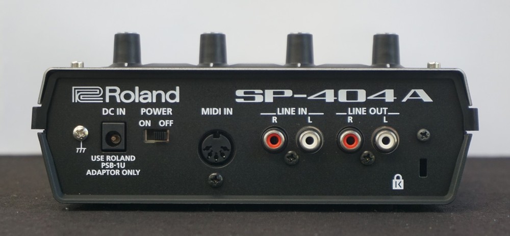 Roland SP-404A Linear Wave Sampler Black Production Sampler / Drum Machine